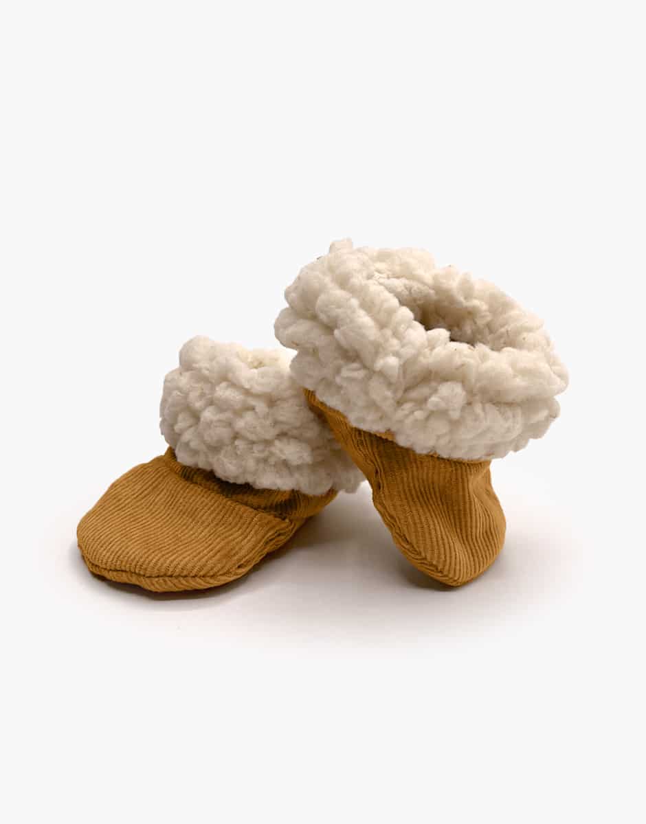minikane-collection-vetements-et-accessoires-pour-poupees-gordis-collection-tout-schuss-boots-dominique-milleraie-camel