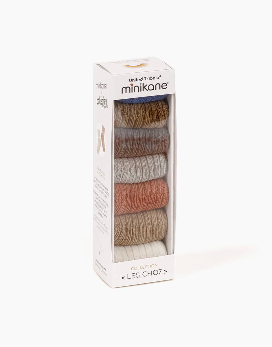 minikane-collection-dressing-vetements-accessoires-meubles-poupees_gordis-34-37cm-semainier-de-chaussettes-noirmoutier-collegien2