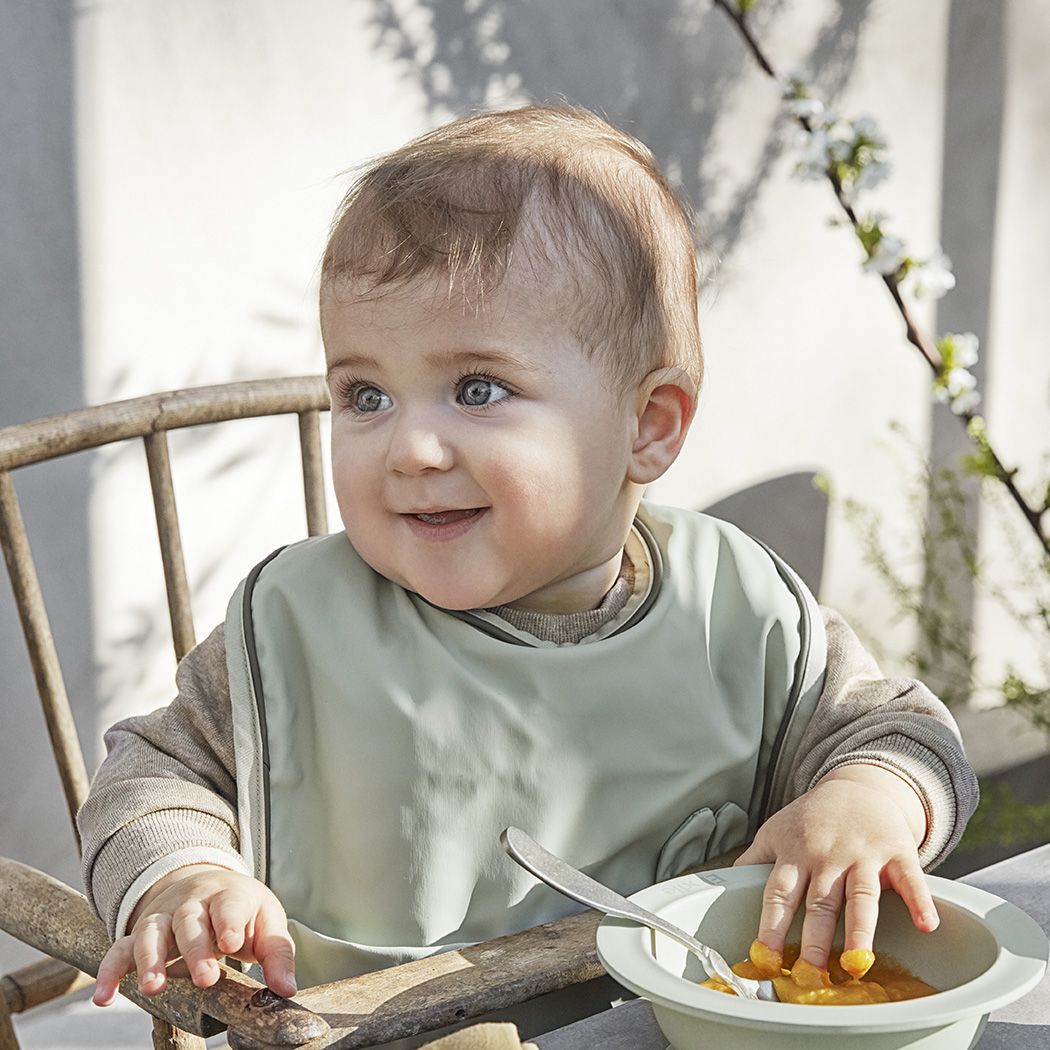 baby-bib-mineral-green_elodie-details-SS20-lifestyle_30400130184NA_web