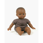 minikane-collection-accessoires-et-dressing-poupees-babies-28cm-ondine-petite-fille-afrique-assis