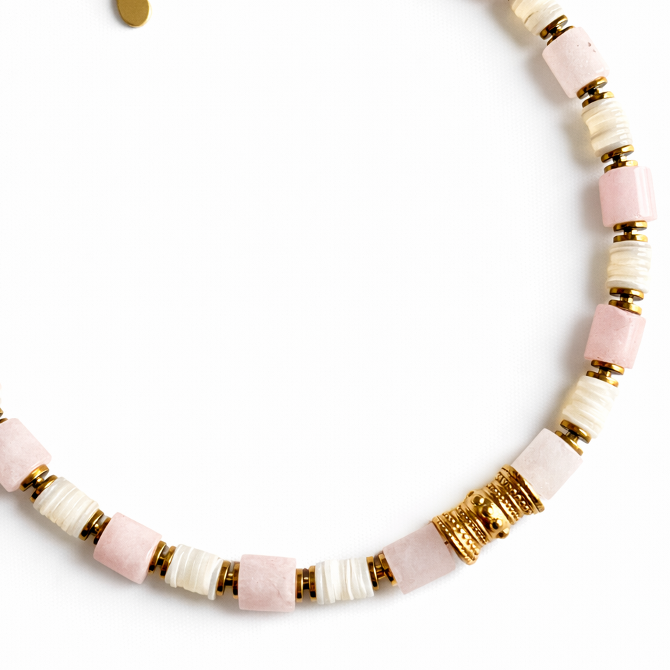 Détail quartz rose et acier doré collier Rosalia