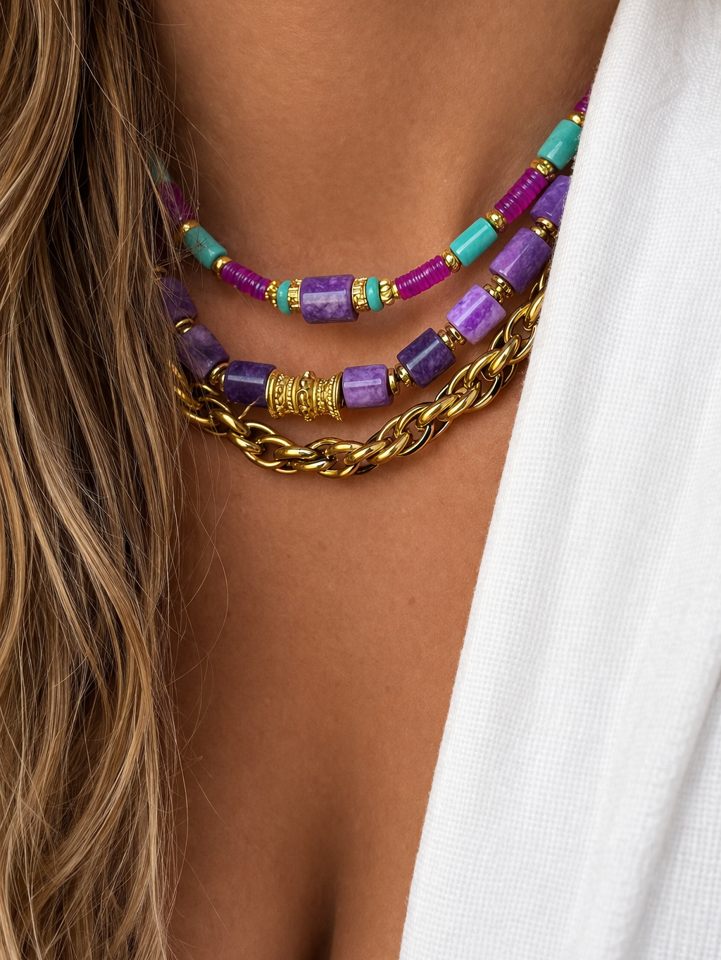 Accumulation collier violet turquoise doré