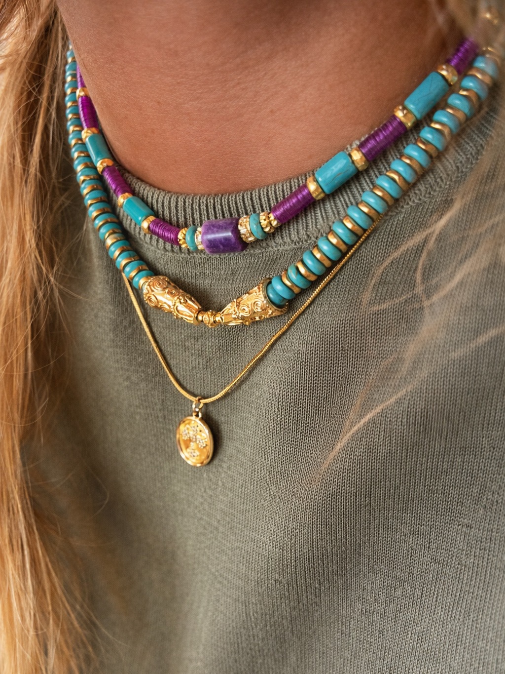 Collier turquoise et violet plaqué or