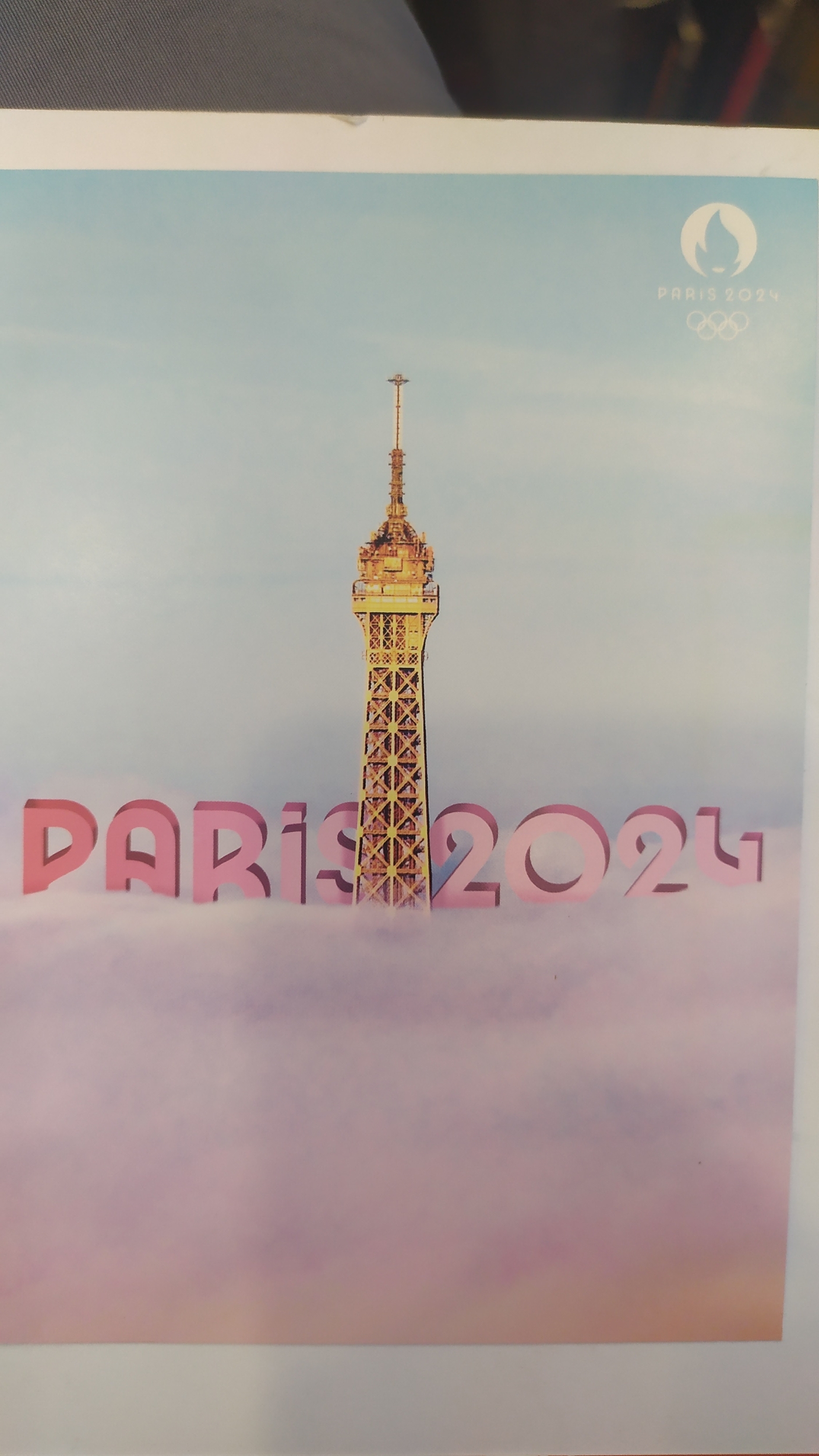 carte postale paris - tour eiffel dans les nuages