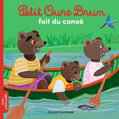 petit ours brun fait du canoe