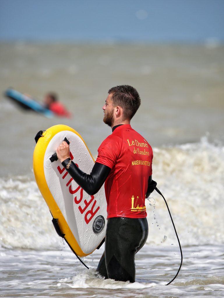 BOUEE-RESCUE-LONGE-COTE-GONFLABLE-aquitaine-materiel-secours2