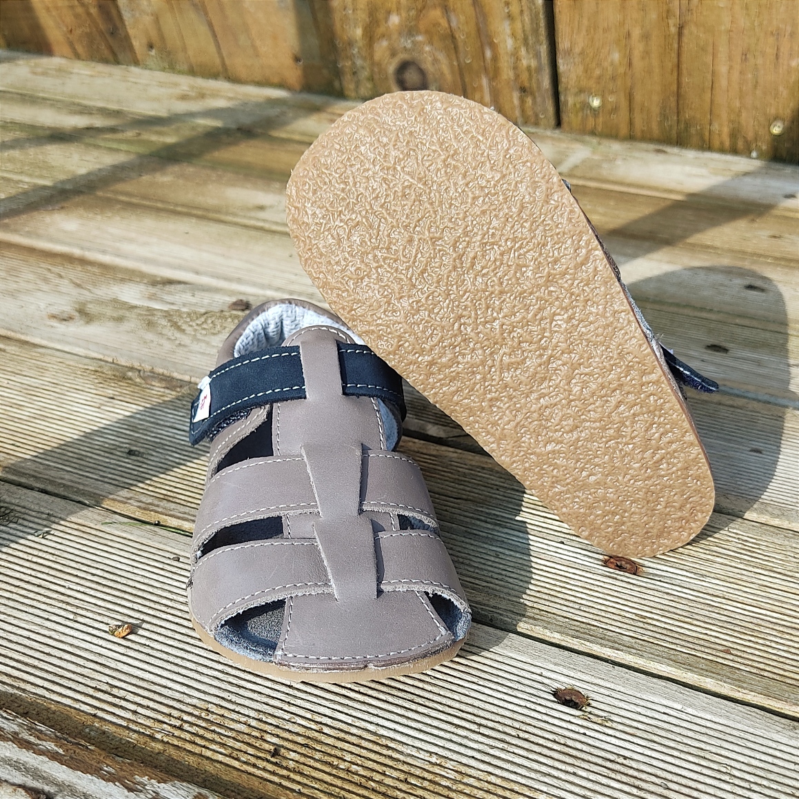 coloris sandales ef barefoot gris taupe sur le boutique liberty pieds-2