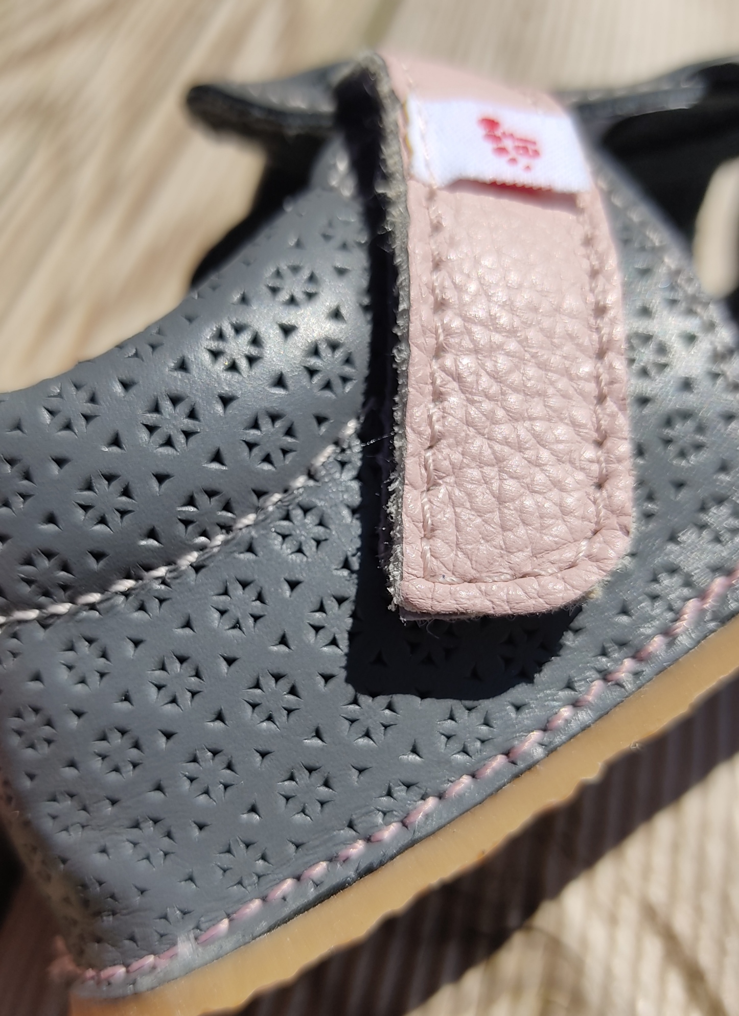 coloris des sandales EF barefoot gris anthracite et rose sur la boutique liberty pieds