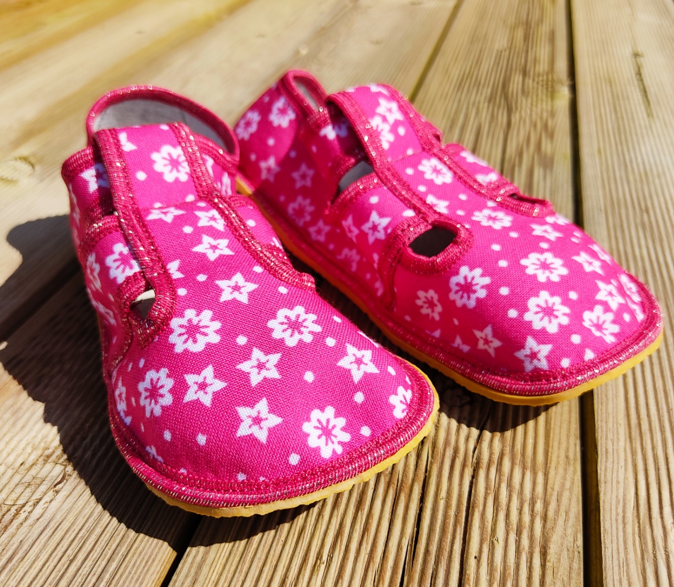 chaussons Anatomic rose fuchsia à fleur sur la boutique Liberty Pieds