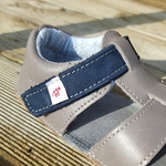 coloris sandales ef barefoot gris taupe sur le boutique liberty pieds-3
