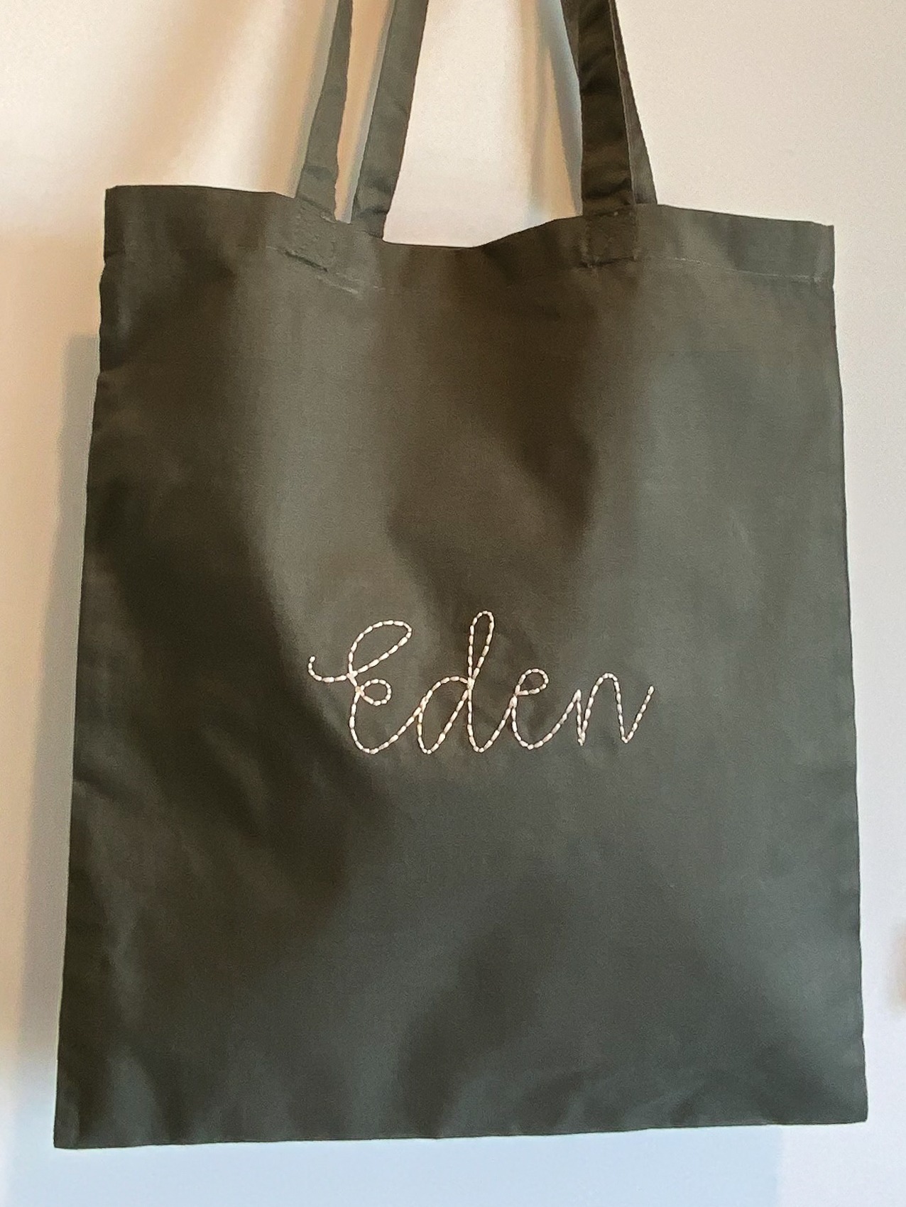 tote-bag-vert-kaki-avec-broderie
