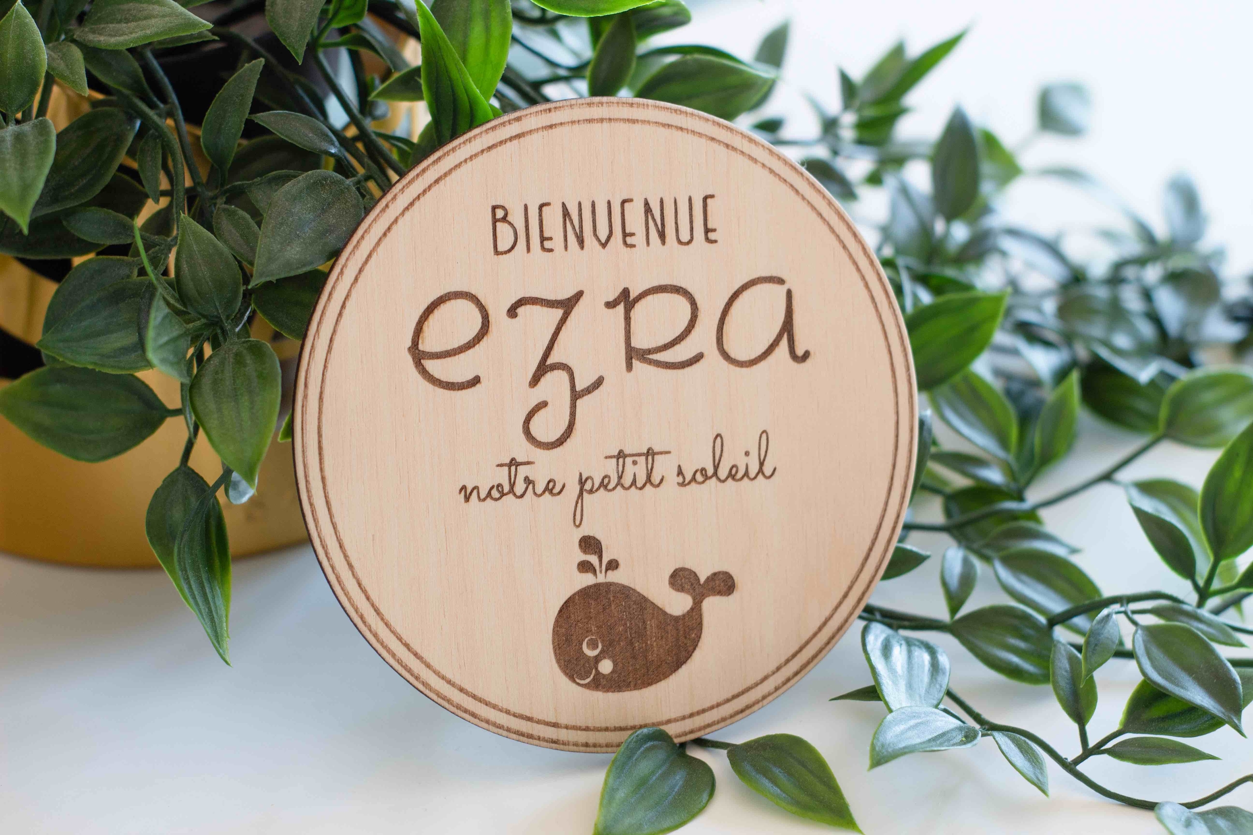 carte-en-bois-pour-annonce-naissance-baleine