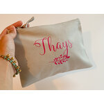 Trousse-grise-avec-prenom-rose