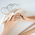 cintre-mariage-personnalise-main-eucalyptus-itouitou
