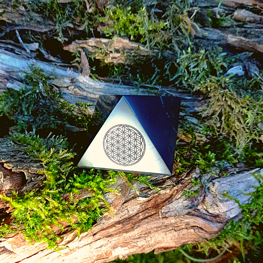 Pyramide en Shungite Fleur de vie