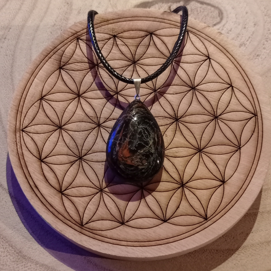 Pendentif larme en tourmaline noire