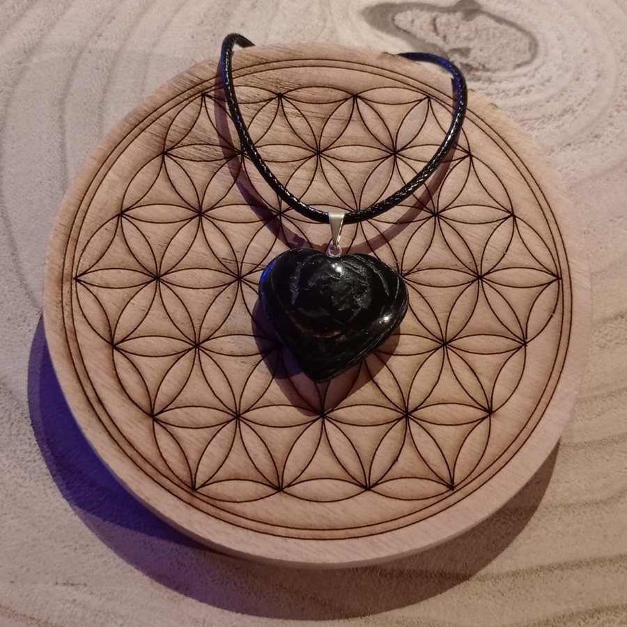 Pendentif coeur en tourmaline noire