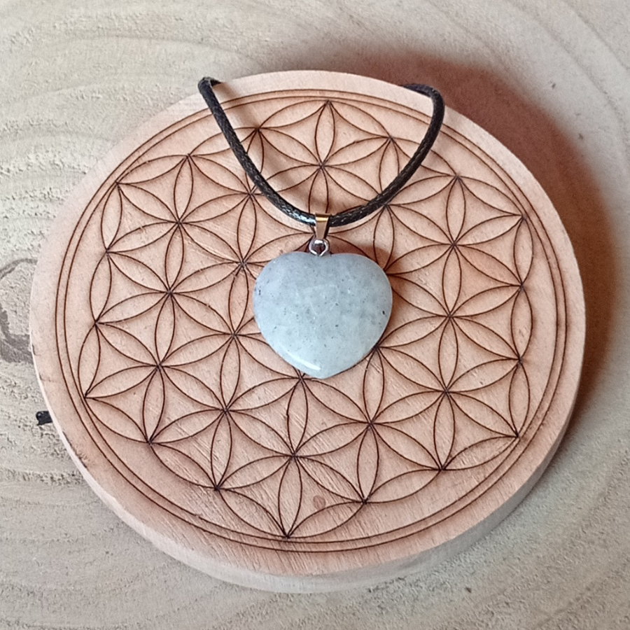 Pendentif coeur en labradorite blanche
