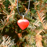 Pendentif-coeur-jaspe-rouge