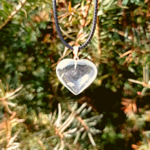 Pendentif-coeur-cristal-roche