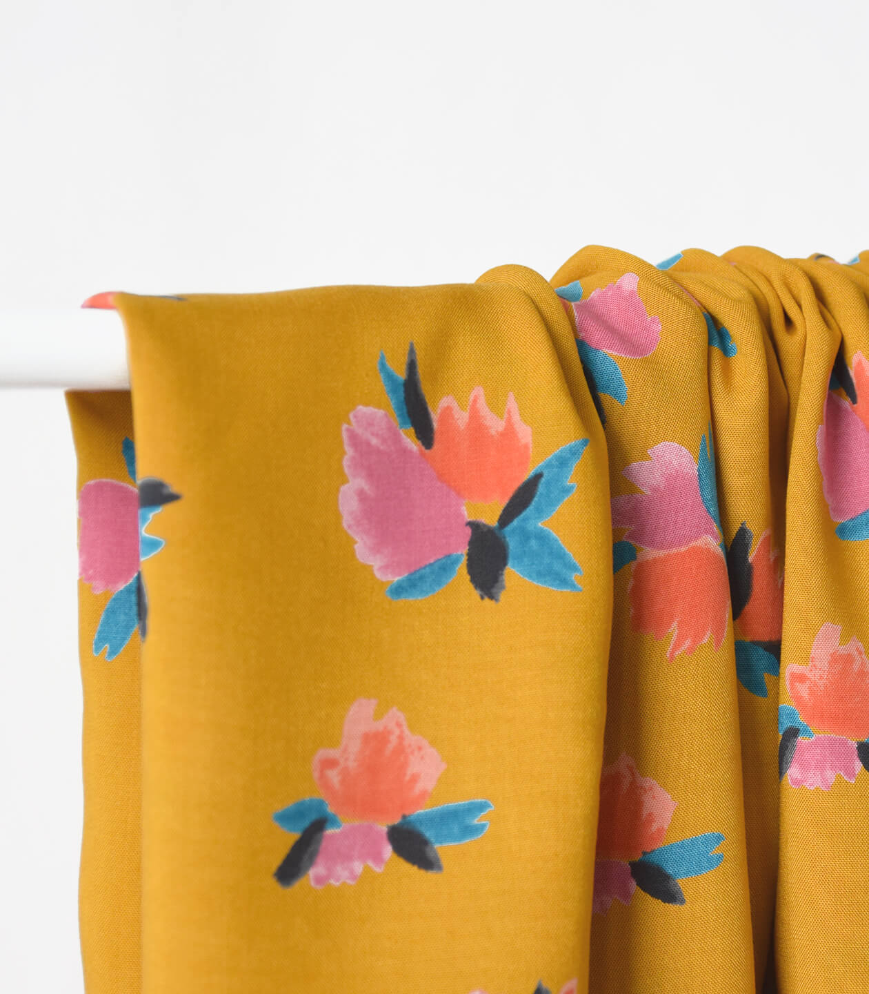 tissu-viscose-singuliere-wild-flowers-ocre