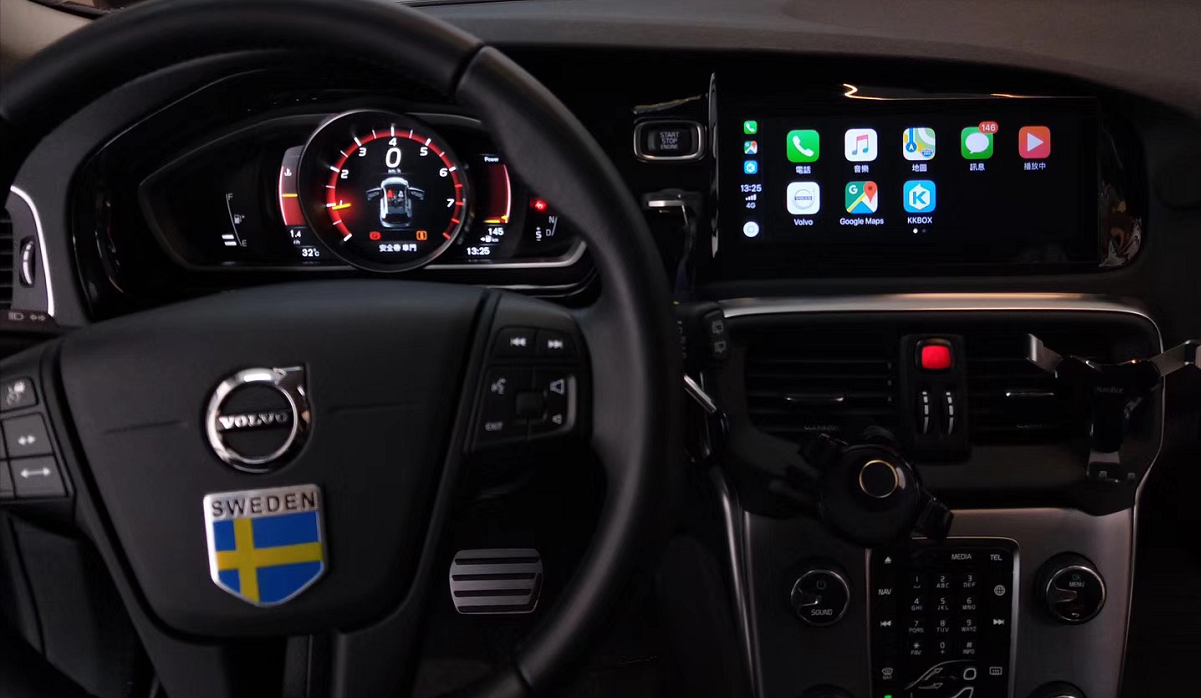 V40 CarPlay