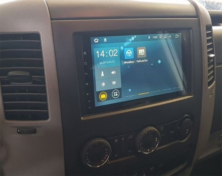 Ecran tactile QLED GPS Android 11.0 et Apple Carplay Mercedes Vito Viano