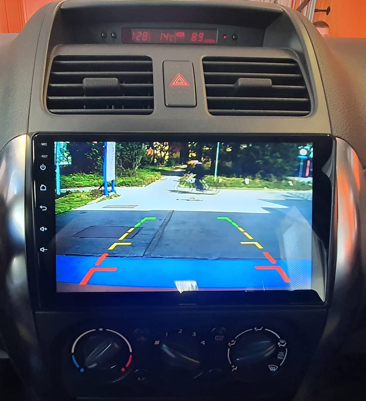 Ecran tactile QLED GPS Apple Carplay et Android Auto sans fil Suzuki SX4 de 2006 à 2013