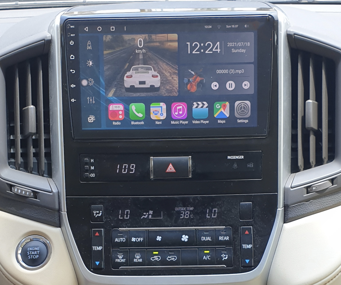 Ecran tactile QLED GPS Apple Carplay et Android Auto sans fil Toyota Land Cruiser 200 de 2016 à 2021