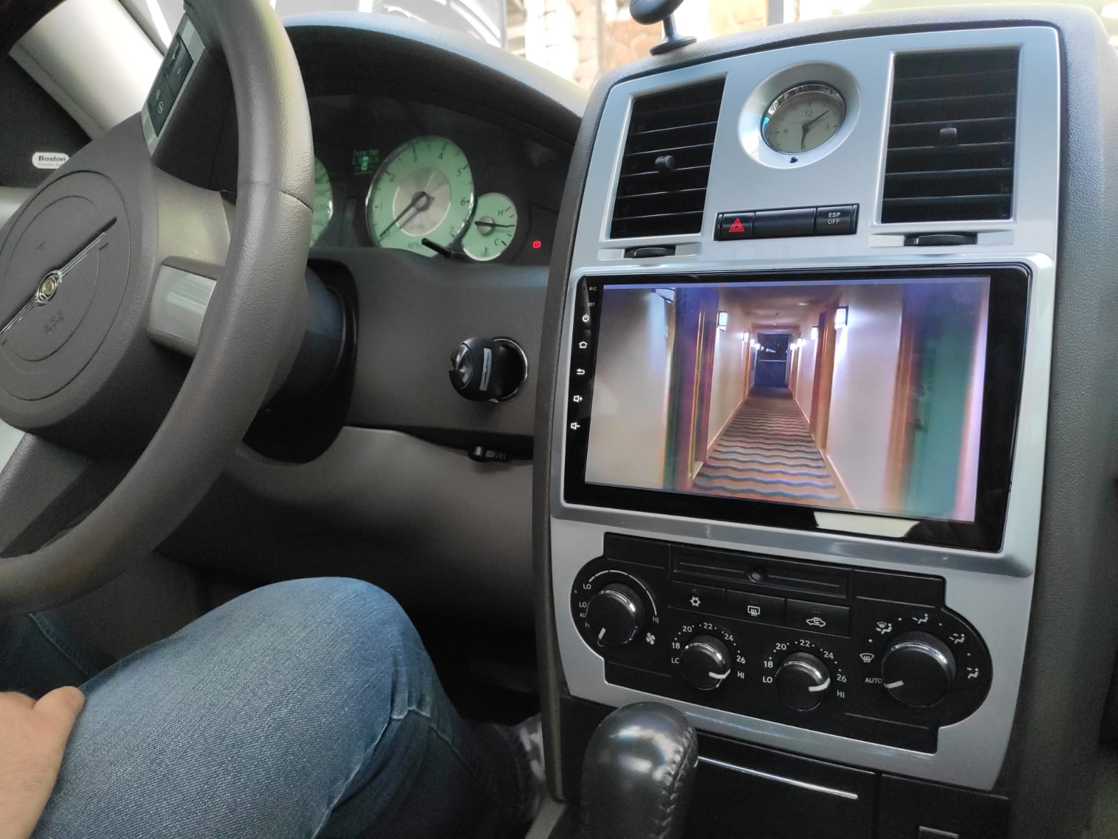 GPS à écran tactile QLED Android et Apple Carplay Chrysler 300C