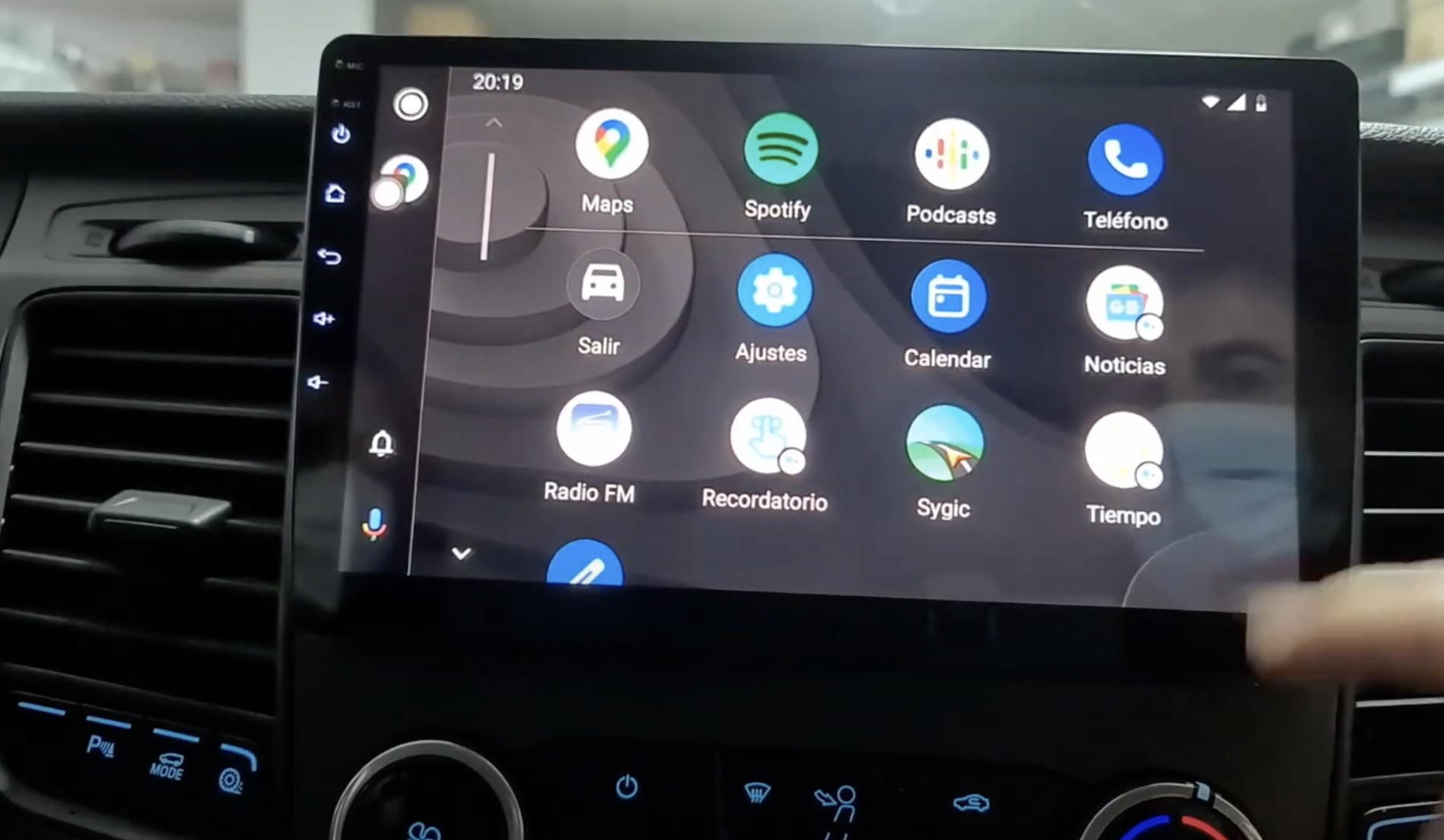 Ecran tactile QLED GPS Apple Carplay et Android Auto sans fil Ford Transit, Tourneo, Fiesta et EcoSport depuis 2017