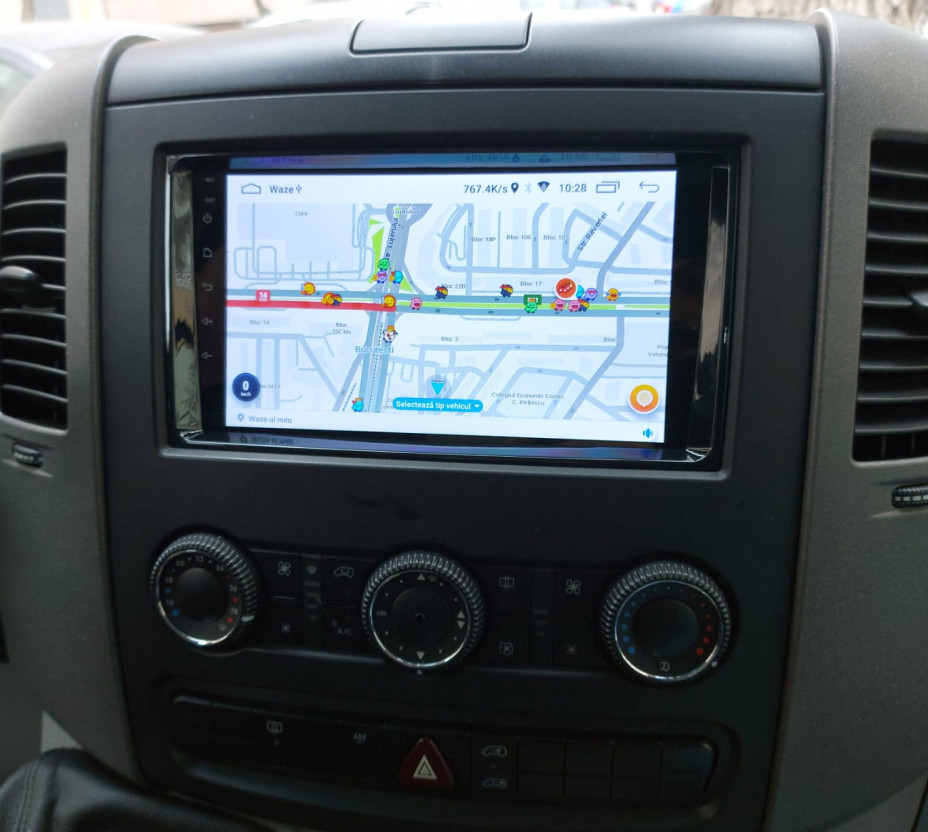 Ecran tactile QLED GPS Apple Carplay et Android Auto sans fil Mercedes Sprinter de 04/2006 à 2014