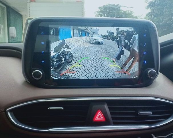 Ecran tactile QLED GPS Apple Carplay et Android Auto sans fil Hyundai Santa Fe depuis 2018