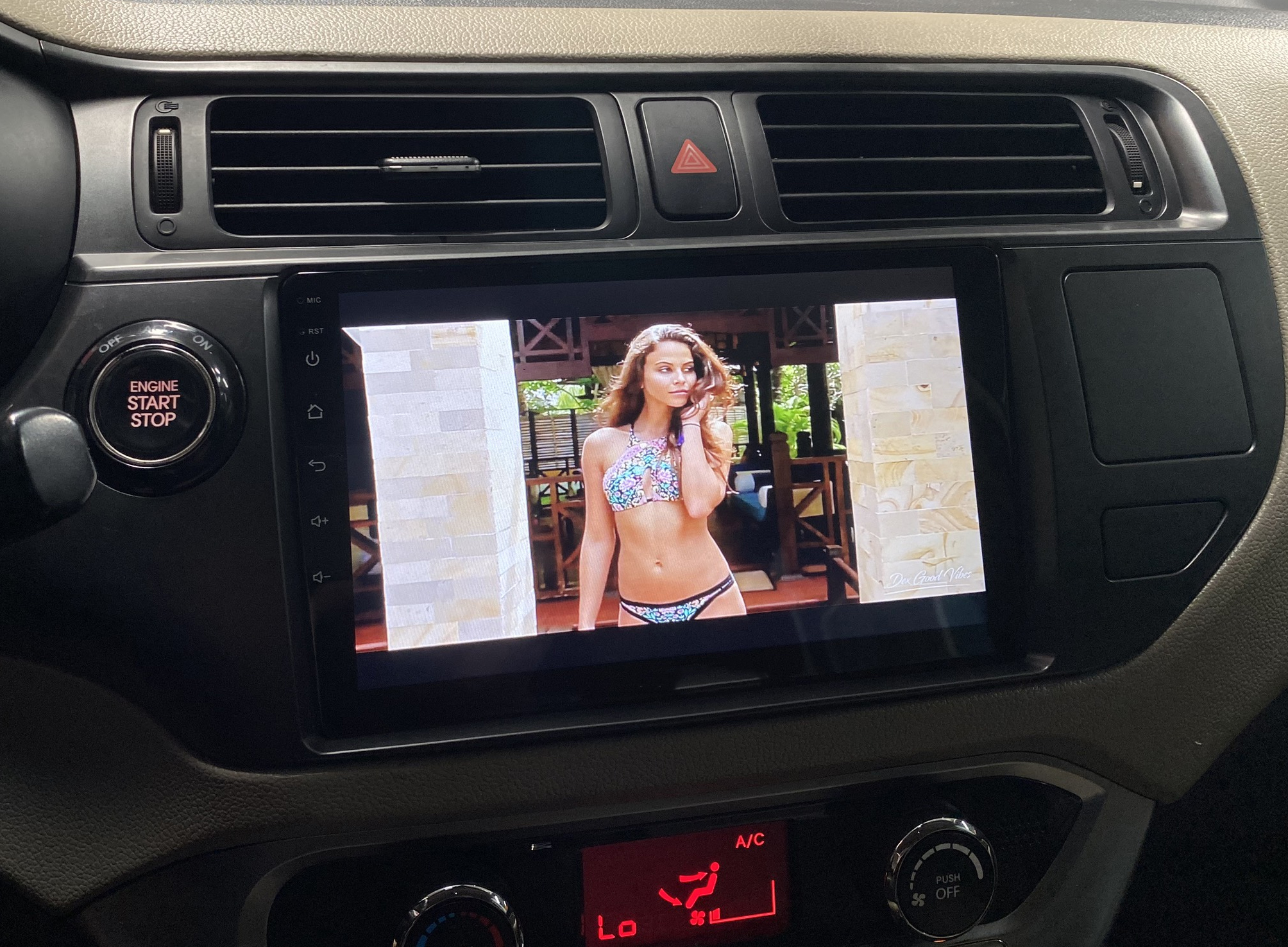 Ecran tactile QLED GPS Apple Carplay et Android Auto sans fil Kia Rio de 09/2011 à 2015