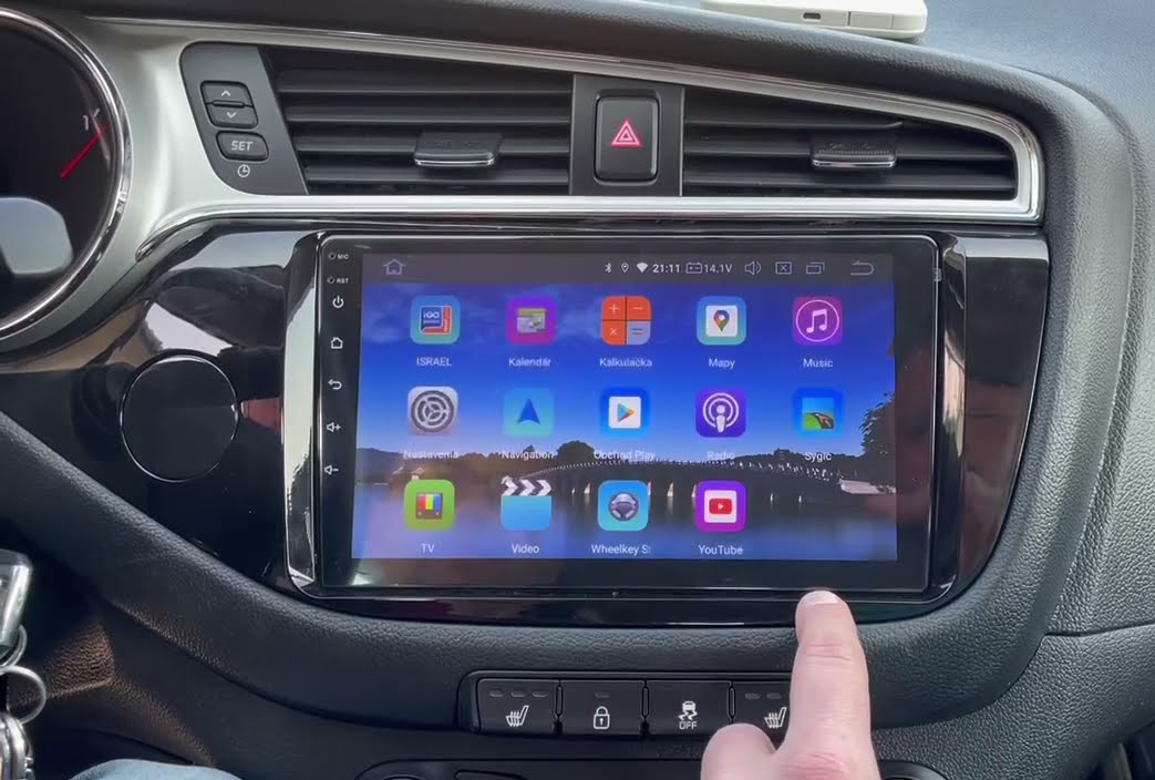 Autoradio GPS à écran tactile QLED Android 13.0 et Apple Carplay Kia Cee\'d de 04/2012 à 2018