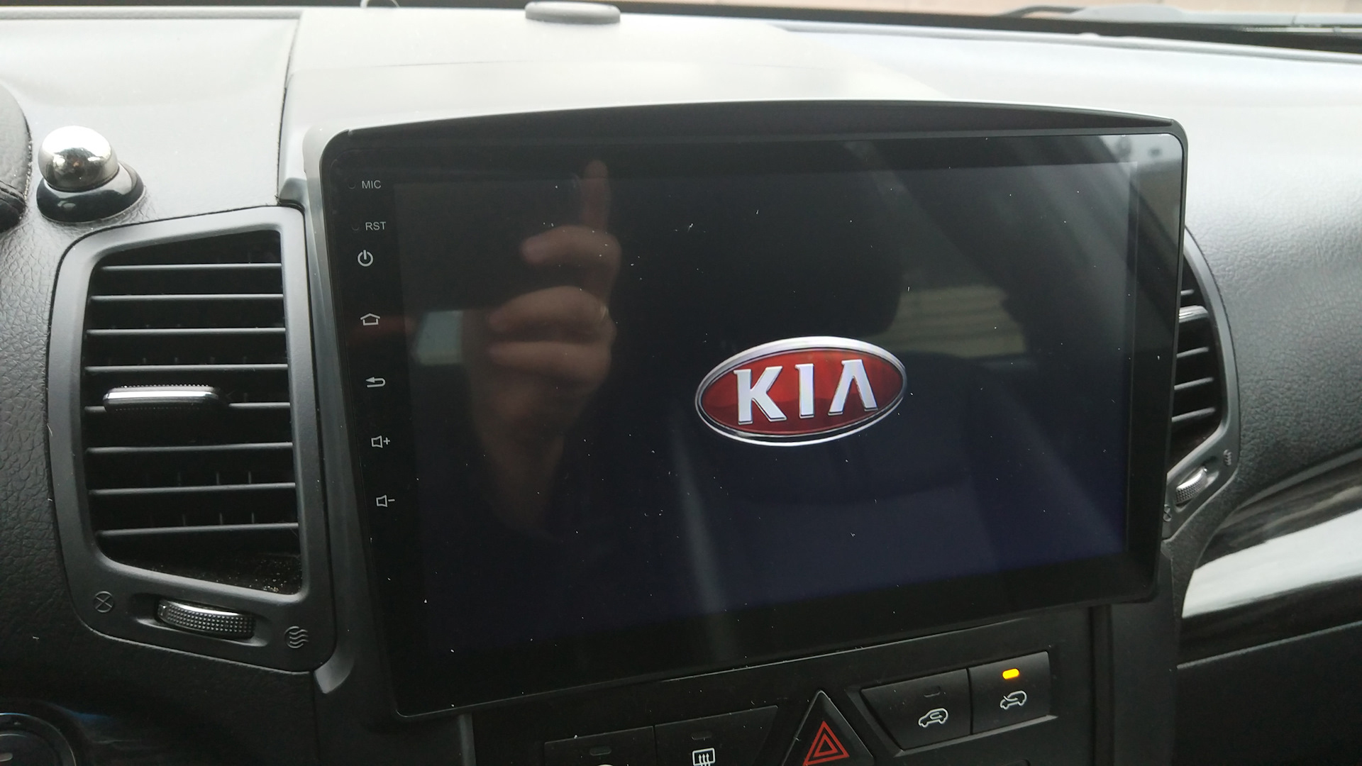 Ecran tactile QLED GPS Apple Carplay et Android Auto sans fil Kia Sorento de 04/2009 à 2012