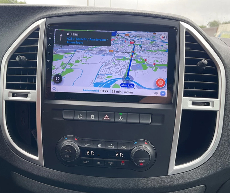 Ecran tactile QLED GPS Apple Carplay et Android Auto sans fil Mercedes Vito de 2015 à 2023