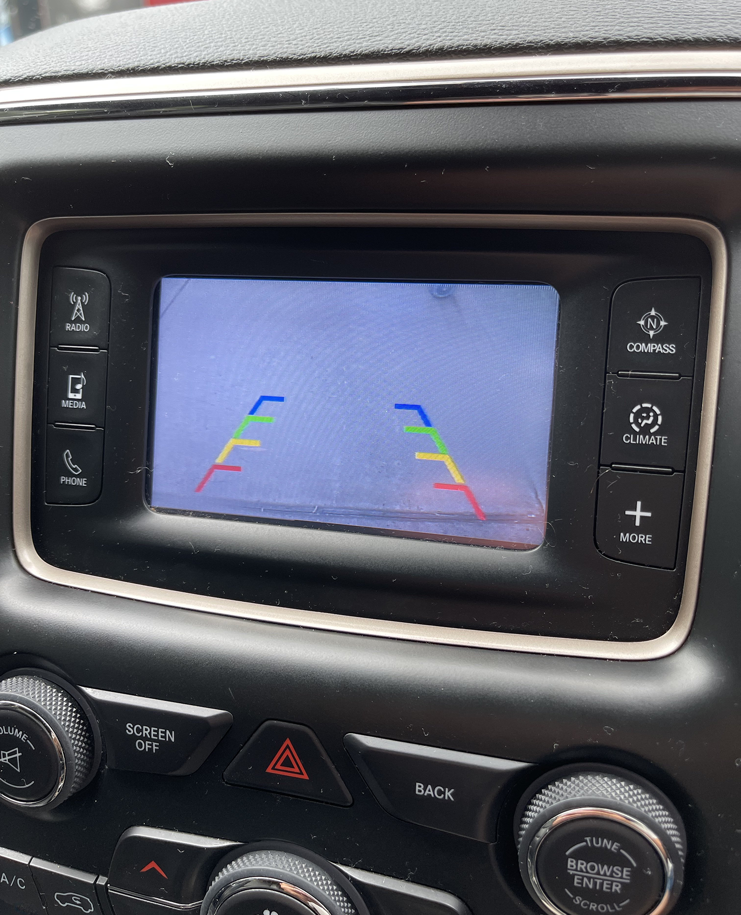 grandcherokee2019-cam01