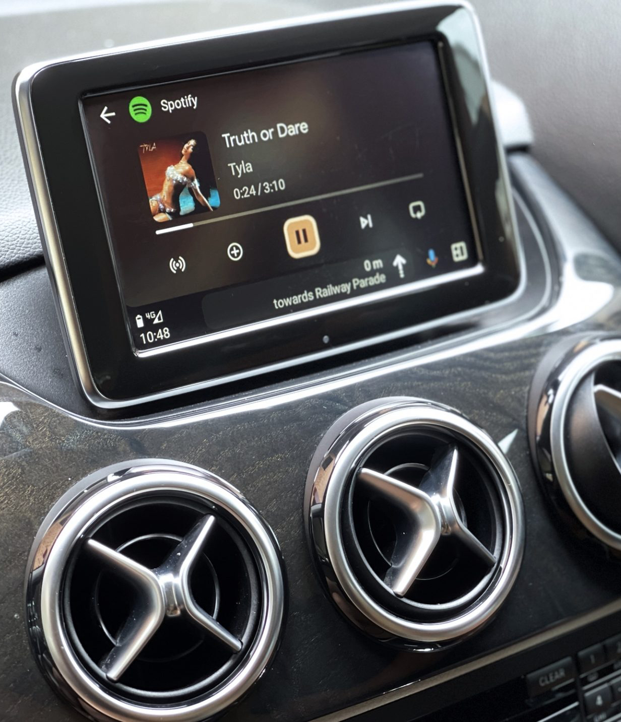 mercedes-carplay-sans-fil-spotify