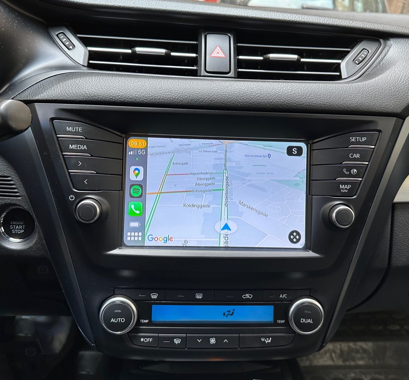 Boîtier CarPlay & Android Auto Sans Fil pour Toyota Avensis (2015-2019) - Compatible Écran d\'Origine