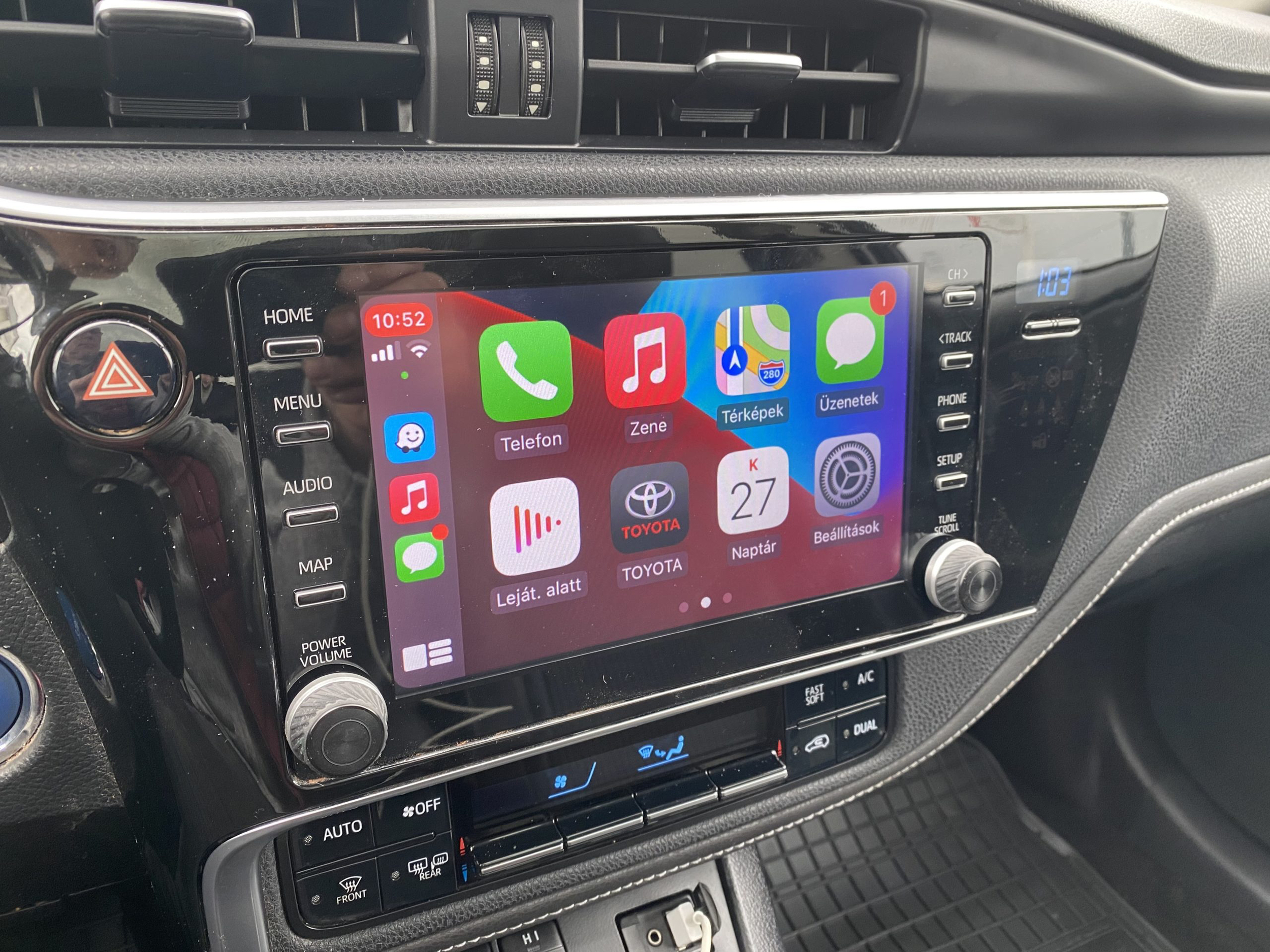 auris-corolla-carplay-01