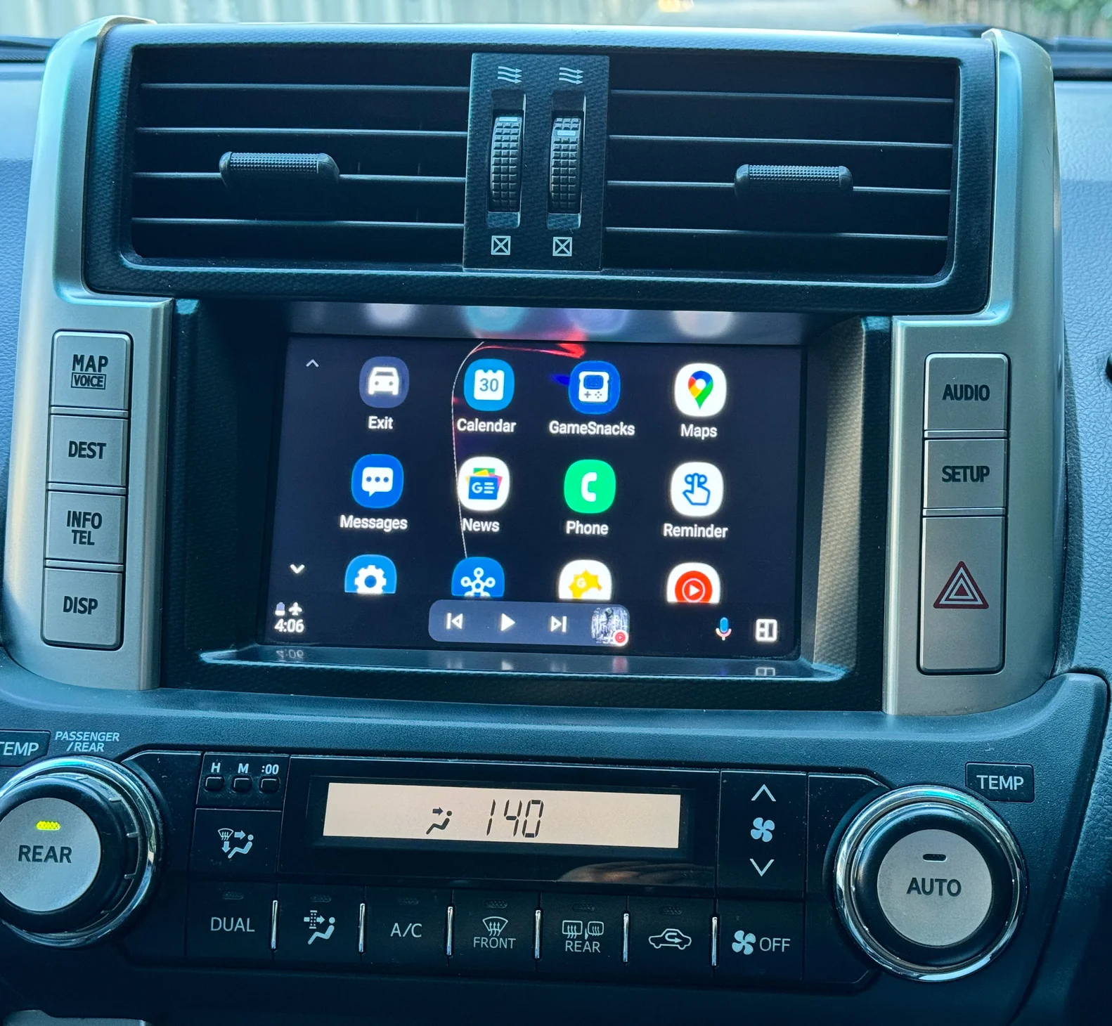 land-cruiser-150-android-auto-00