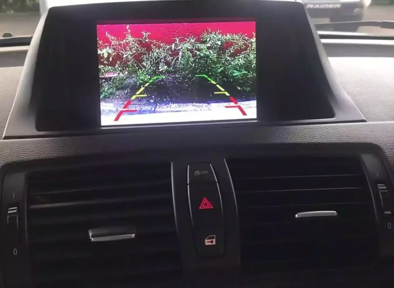 Interface Multimédia vidéo pour caméra compatible BMW série 1 E81 de 2005 à 2012