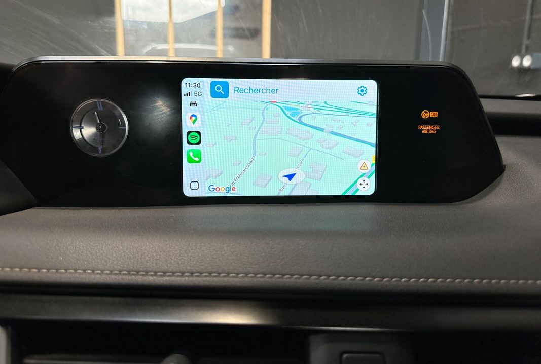 carplay-UX200-UX250h-UX300e-01