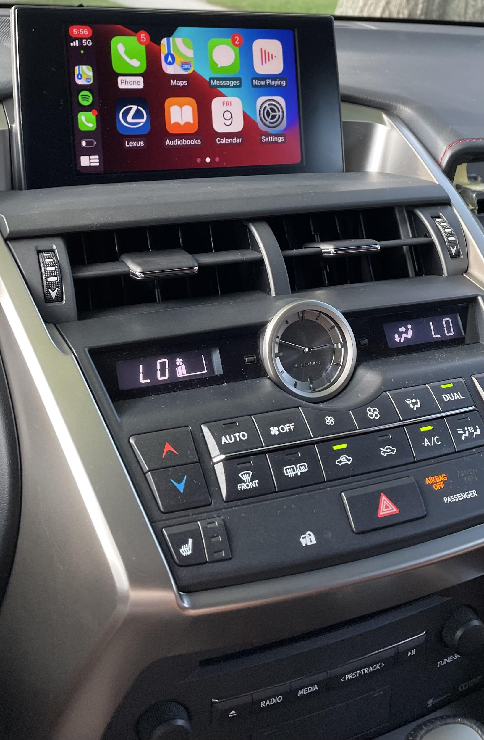 carplay-NX200t-NX300h-02