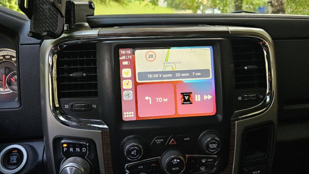 carplay-dodgeRAM-02