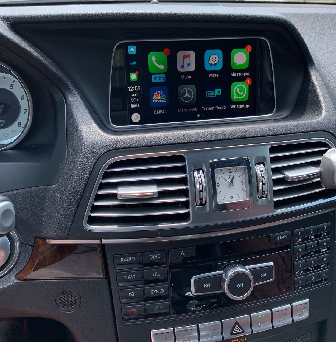 Boîtier CarPlay & Android Auto Sans Fil pour Mercedes Classe E W207 (2012-2016) - Compatible Écran d\'Origine