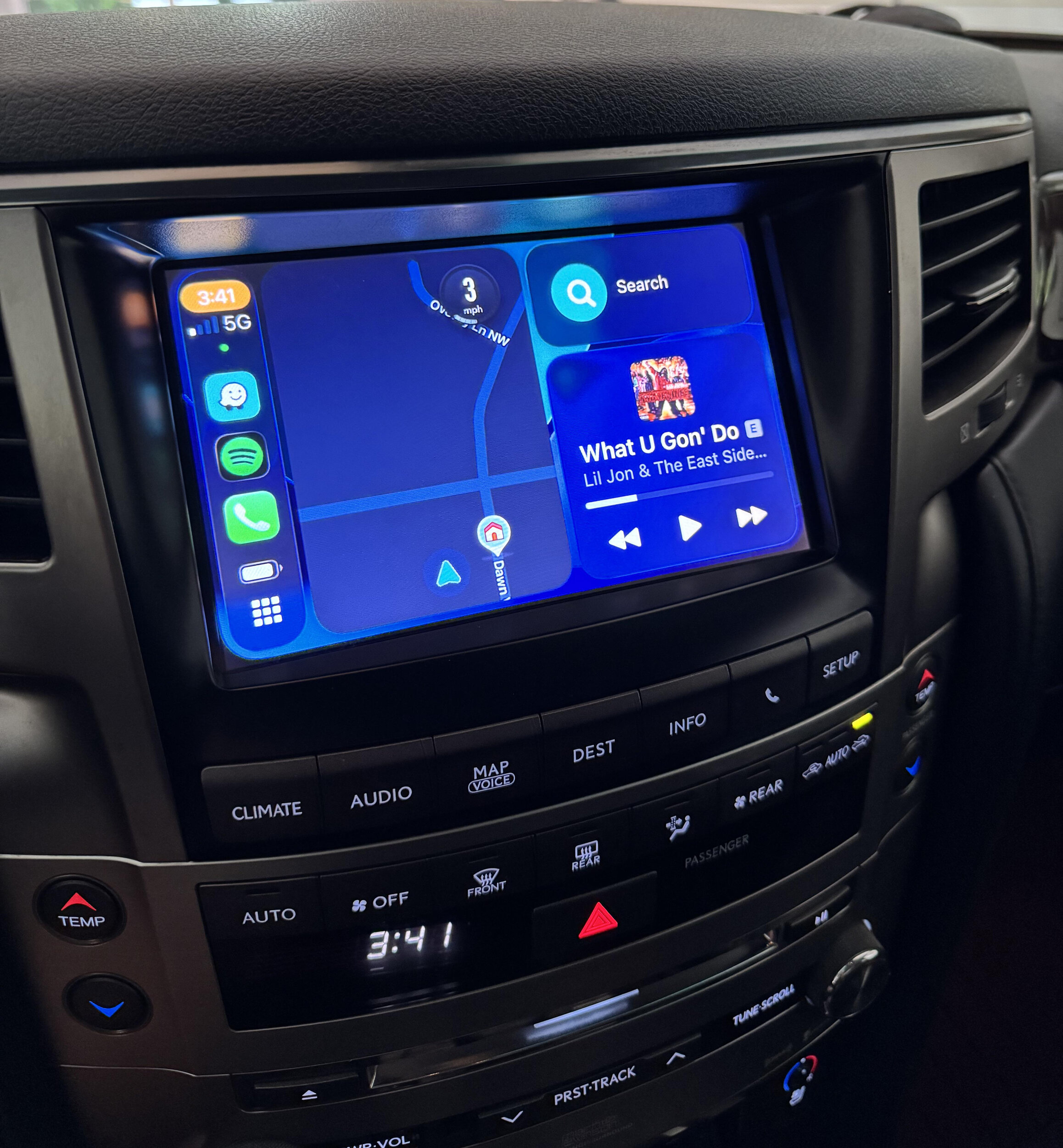 LX570-carplay-01