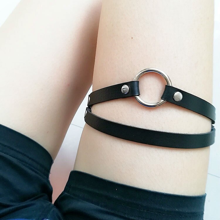 Jarretelles-en-cuir-Pu-lastique-pour-femmes-Sexy-Punk-coeur-Rivet-anneau-de-cuisse-Goth-Harajuku