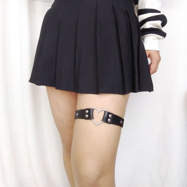 Jarretelles-en-cuir-Pu-lastique-pour-femmes-Sexy-Punk-coeur-Rivet-anneau-de-cuisse-Goth-Harajuku